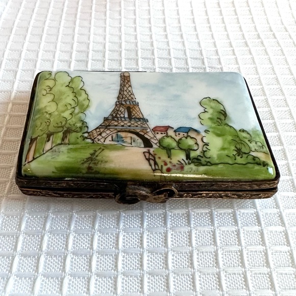 SOLD Vintage Limoges France Hand Painted Eiffel Tower Letter Mini Trinket Box - Picture 2 of 8